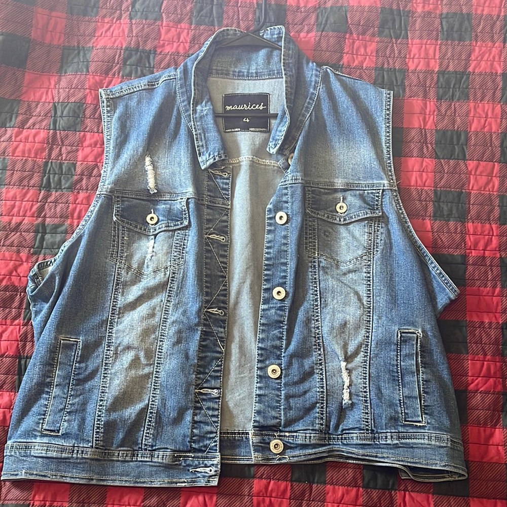 Maurices size 4 denim vest
